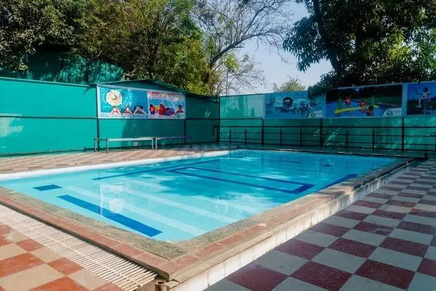 OYO 28759 Green Park Club Resort - Havuz