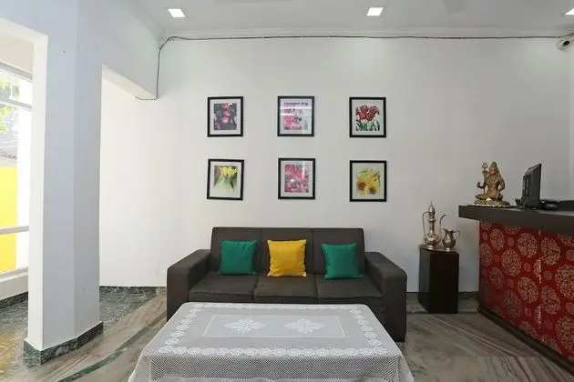 OYO 2877 Hotel Narayana Palace - Lobi