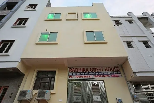 OYO 28801 Radhika Guest House