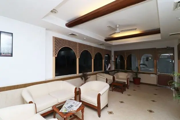 OYO 29051 Hotel Solitaire & Restaurant - Lobi
