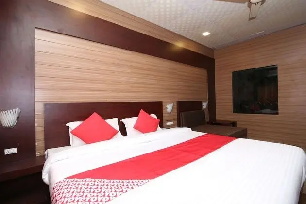 OYO 29245 Hotel E Square