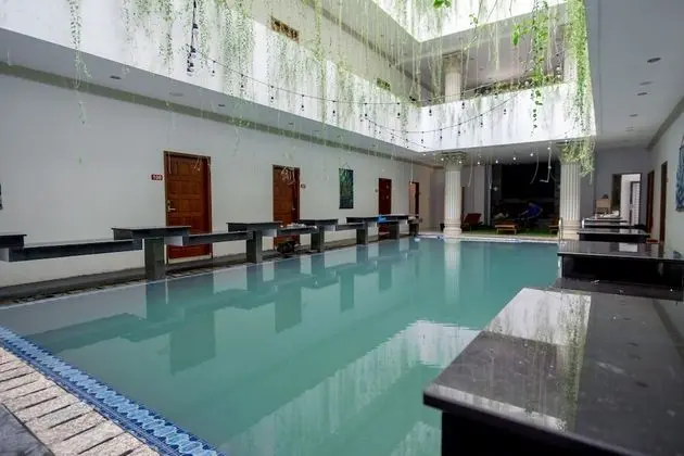 OYO 293 Mutiara Hijau Suites Syariah - Havuz