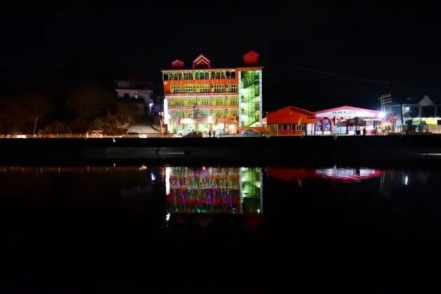 OYO 29302 Besillio Grand Hotel - Dış Mekan