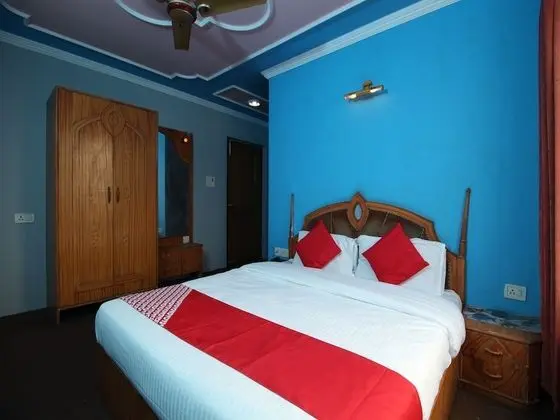 OYO 29553 Hotel Essar