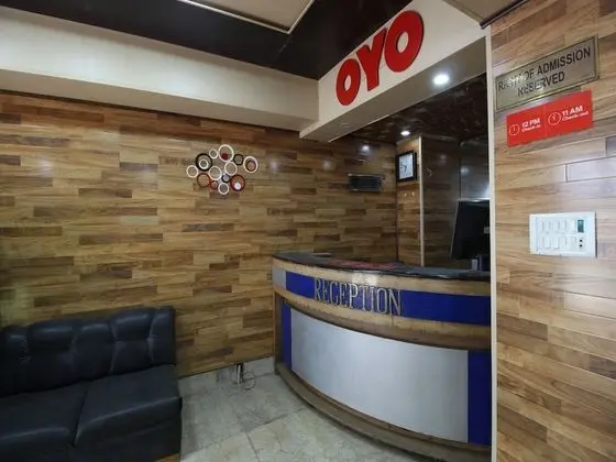 OYO 29553 Hotel Essar - Lobi