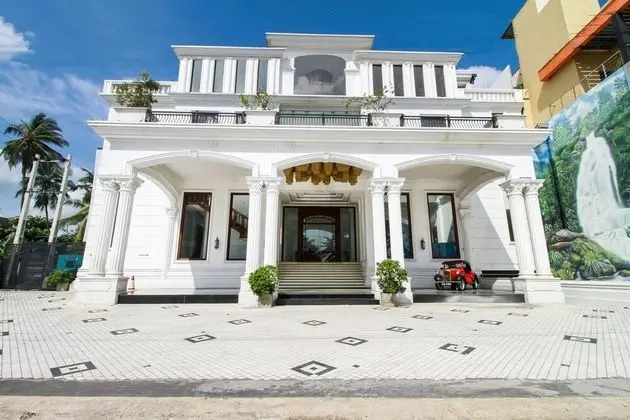 OYO 296 Hotel Queensbury - Dış Mekan