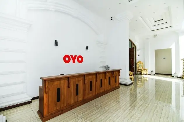 OYO 296 Hotel Queensbury - Lobi