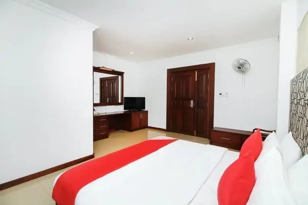 OYO 296 Hotel Queensbury - Oda