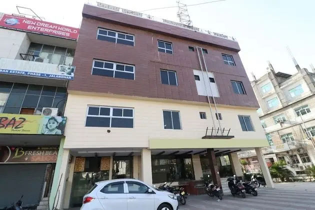OYO 29852 Hotel Golden View