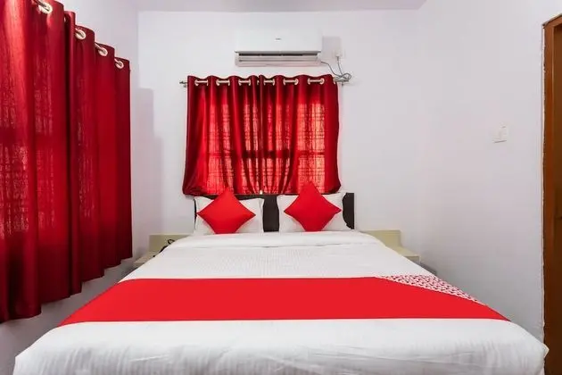 OYO 29881 Hotel Gajanan