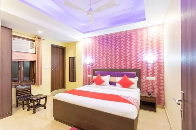 OYO 29932 Hotel R S Plaza