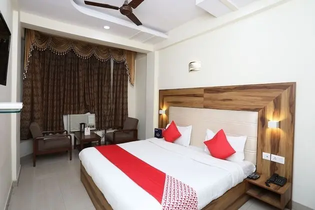 OYO 30068 Hotel Kesar Palace