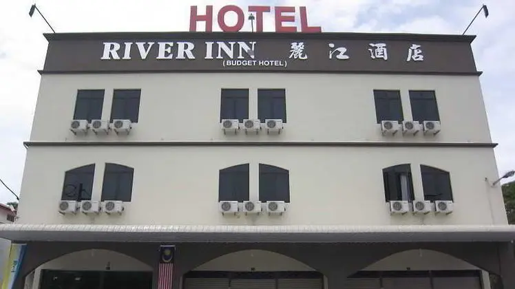 OYO 301 River Inn Hotel - 1