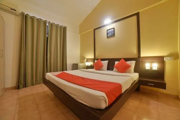 OYO 30128 Reddy's Hotel