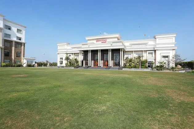 OYO 30131 Hotel Ceremony- A Unit Of Nishuraj Resorts - Dış Mekan