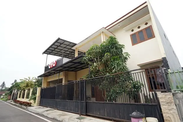OYO 302 Karolin Syariah Homestay
