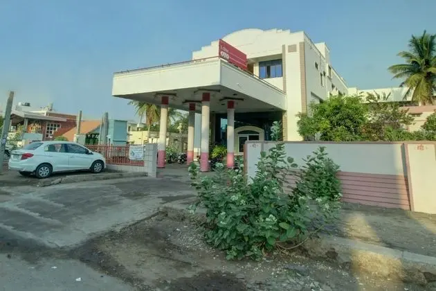 OYO 30636 Hotel Navaratna International - Dış Mekan