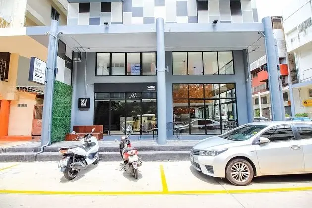 OYO 312 Wire Bangkok Hostel Phrakanong - Dış Mekan