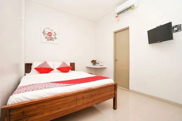 OYO 318 K1 UPN Rungkut Madya