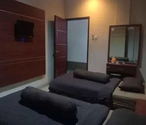 OYO 3258 Happy Inn Hotel