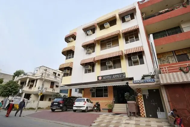 OYO 3311 Hotel Apple 9