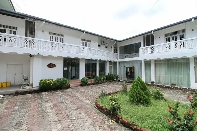 OYO 347 Hotel Empryean