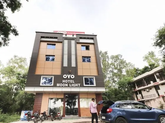 OYO 35382 Hotel Moon Light