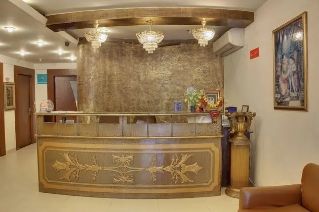 OYO 358 Hotel Golden Leaf - Lobi