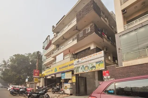 OYO 3594 Kamla Nagar - Dış Mekan