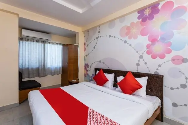 OYO 36211 Hotel Padma Palace