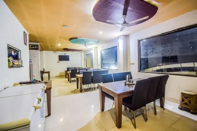 OYO 36444 Hotel Prabhave & Dining Hall - Yerinde Yemek
