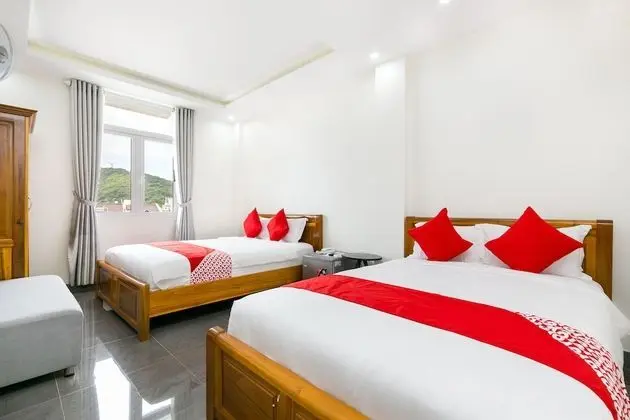 OYO 365 Rose Hotel
