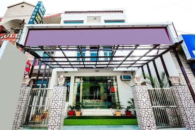 OYO 36683 Hotel Mubarak
