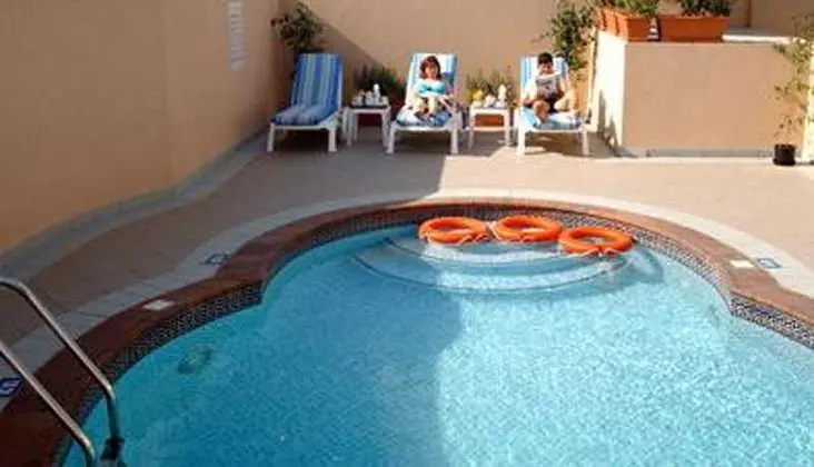 OYO 367 Eureka Hotel - Havuz