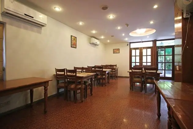 OYO 367 Hotel Forest Green - Yerinde Yemek