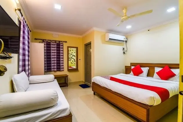 OYO 37221 Pujitha Residency