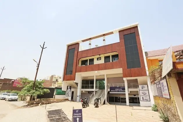 OYO 37381 Hotel The Elite Inn