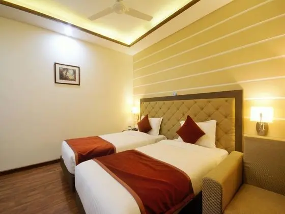 OYO 3763 Naeeka Hotel