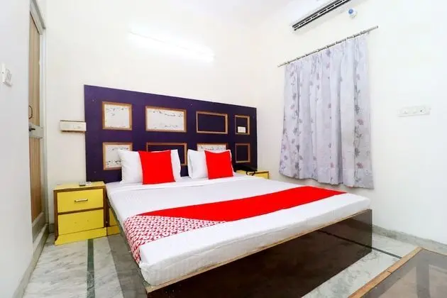 OYO 37663 Hotel Royal Palace