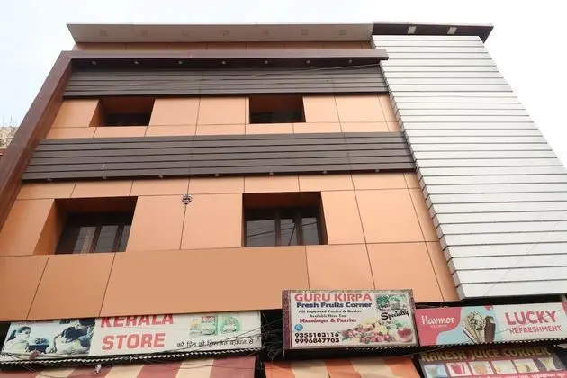 OYO 37860 Hotel Batra