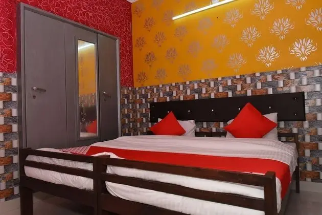 OYO 38412 Kavya International