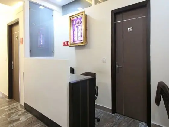 OYO 393 Hotel RK Grand Inn - Lobi