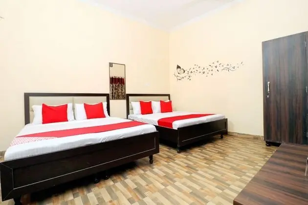 OYO 39626 Rj Royal Guest House