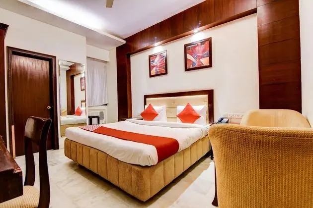 OYO 39725 Hotel Regent Continental