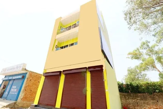 OYO 39852 Hotel Noor