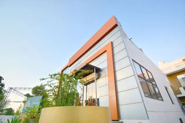 OYO 39889 Palace Plaza