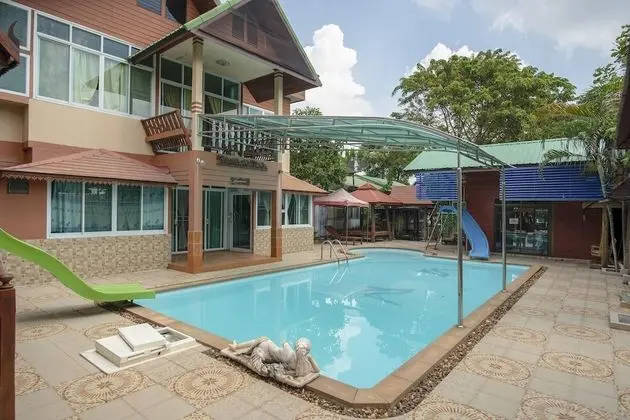 OYO 402 Raknatee Resort