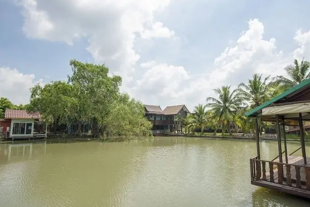 OYO 402 Raknatee Resort