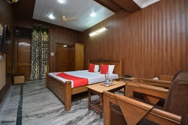 OYO 40230 Hotel Royal Palace