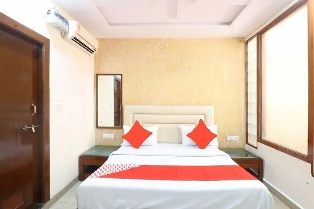 OYO 40402 Hotel Kirandeep